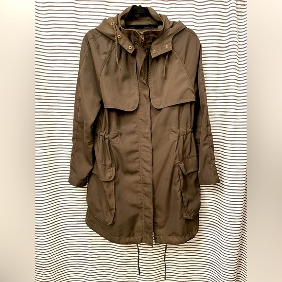 Gap Olive Green Windbreaker Rain Jacket with Pockets and Cinched Waist - Picture 1 of 8